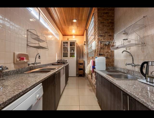 4 BEDROOM HOUSE FOR SALE IN MONDEOR